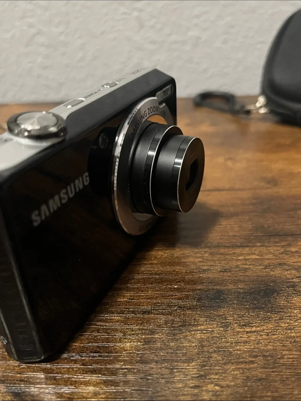 Samsung Digital Camera Black Compact Point-and-Shoot with Carry Case & charger